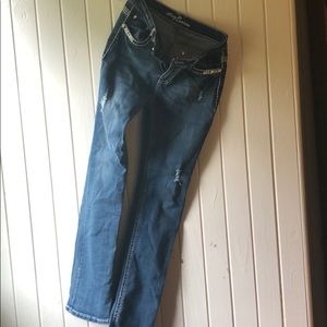 Cute, sequined jeans!